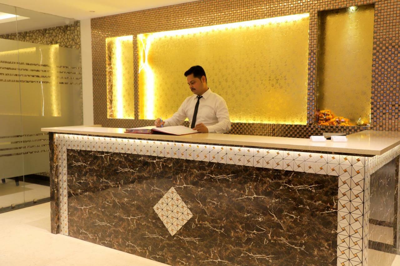 Hotel The Vegas Delhi Airport- A Boutique Hotel Új-Delhi Kültér fotó